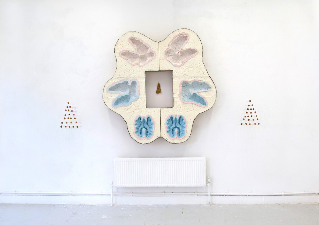 Intervention 179_About walnuts, brains, computers and rockets (size variable) 2