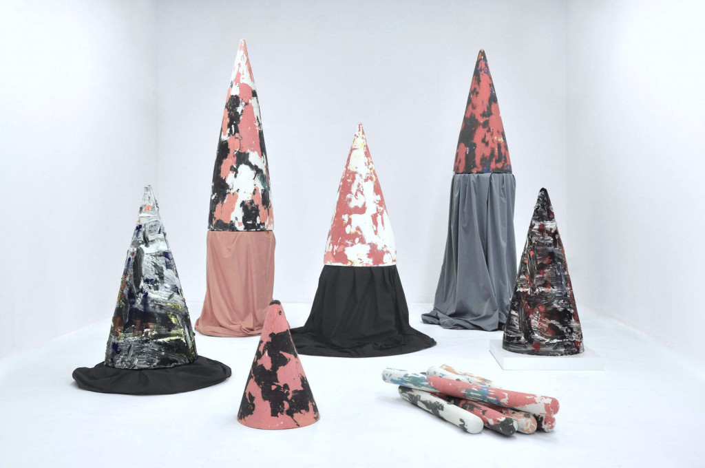 Ausstellungsansicht Bäume, Raketen, Brennstäbe_small